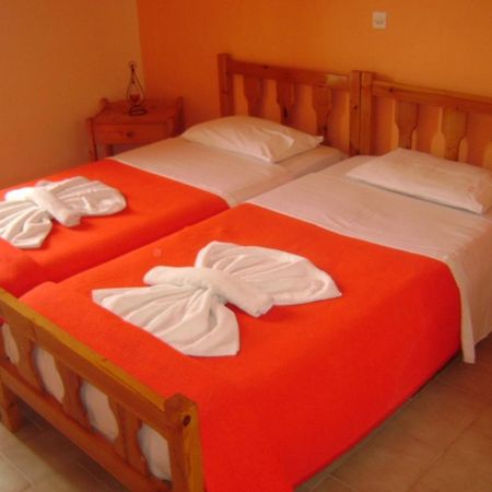 Adonis Beach Hotel Ираклио Екстериор снимка