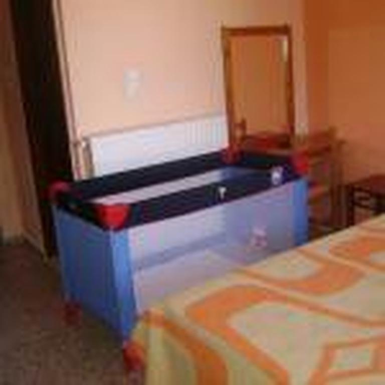 Adonis Beach Hotel Ираклио Екстериор снимка
