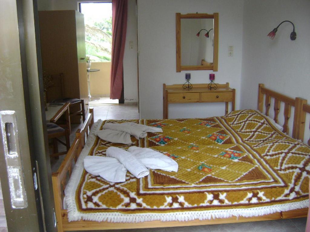 Adonis Beach Hotel Ираклио Екстериор снимка