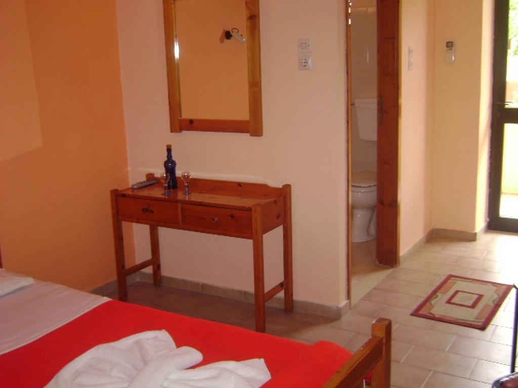 Adonis Beach Hotel Ираклио Екстериор снимка