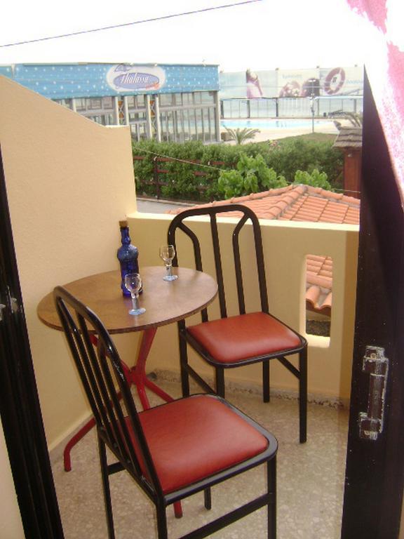 Adonis Beach Hotel Ираклио Екстериор снимка