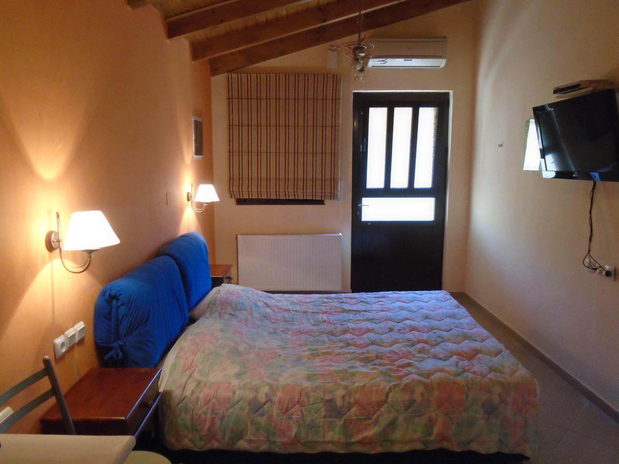 Adonis Beach Hotel Ираклио Екстериор снимка