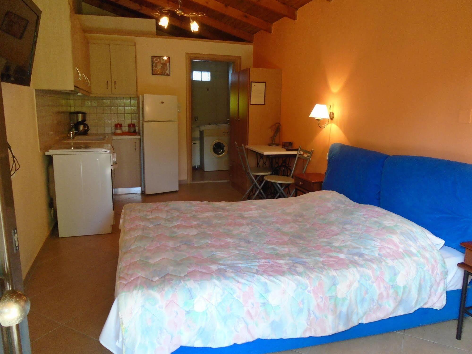 Adonis Beach Hotel Ираклио Екстериор снимка
