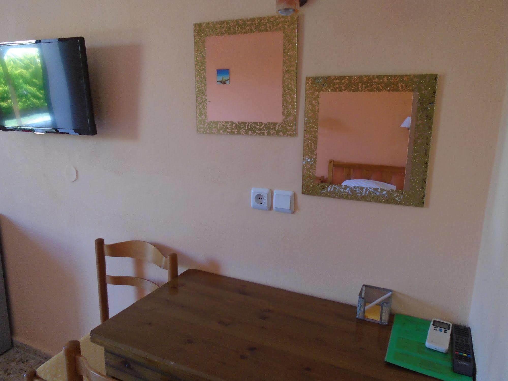 Adonis Beach Hotel Ираклио Екстериор снимка