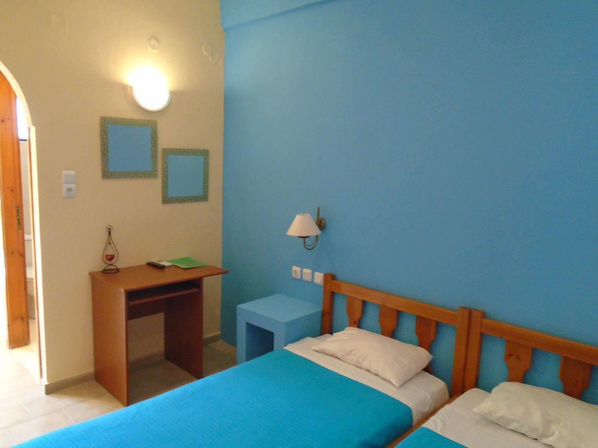 Adonis Beach Hotel Ираклио Екстериор снимка